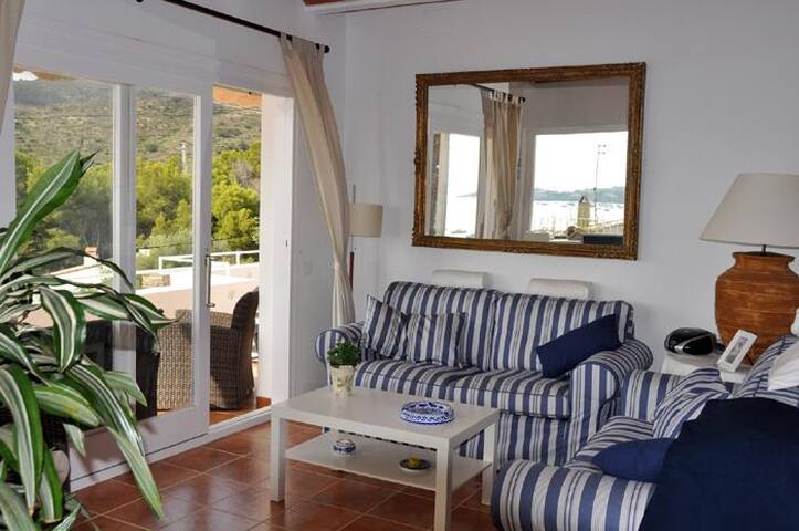 101.25-Renovated apartment with three double bedro gallery image 5