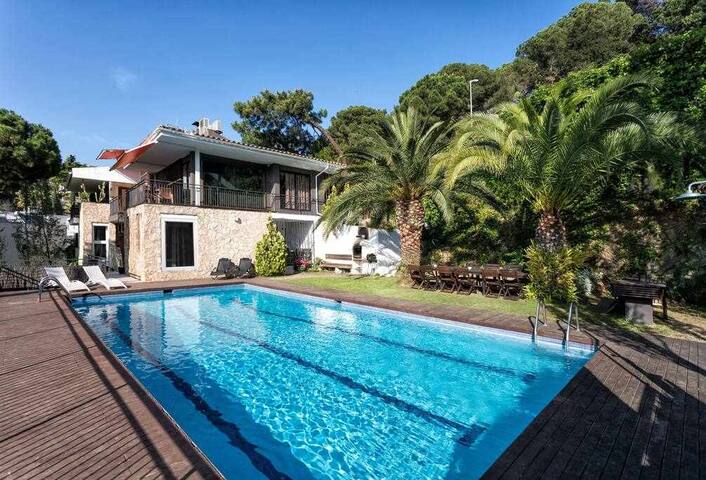 Casa lujo piscina, jacuzzi, cine, gym,2 min mar gallery image 2