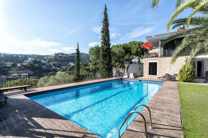 Casa lujo piscina, jacuzzi, cine, gym,2 min mar gallery image 3