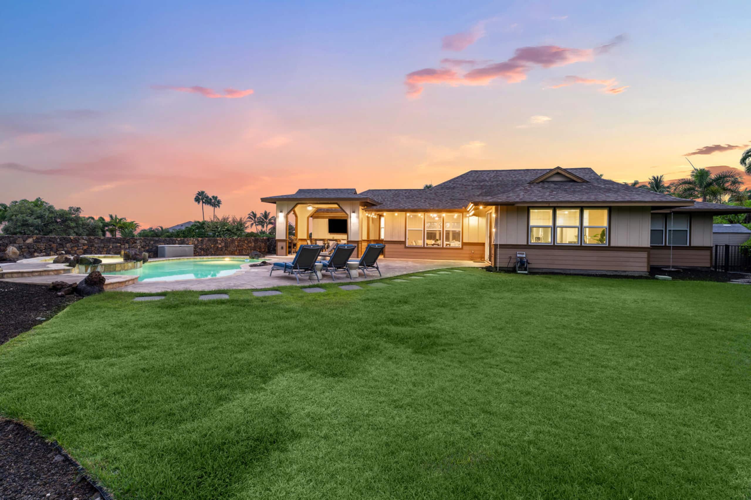 Home in Kailua-Kona · ★4.72 · 3 bedrooms · 3 beds · 2.5 baths - Image 43