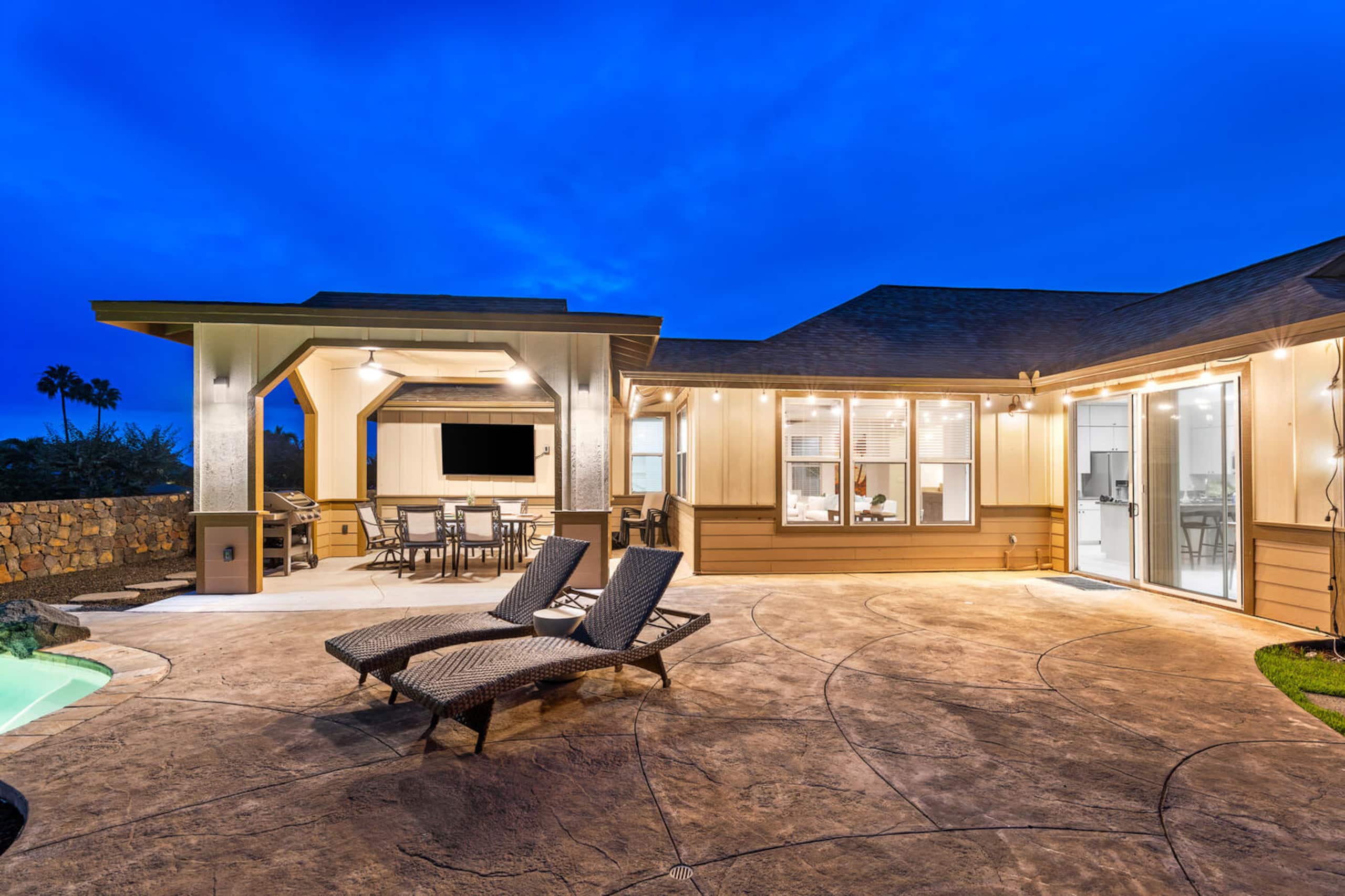 Home in Kailua-Kona · ★4.72 · 3 bedrooms · 3 beds · 2.5 baths - Image 56