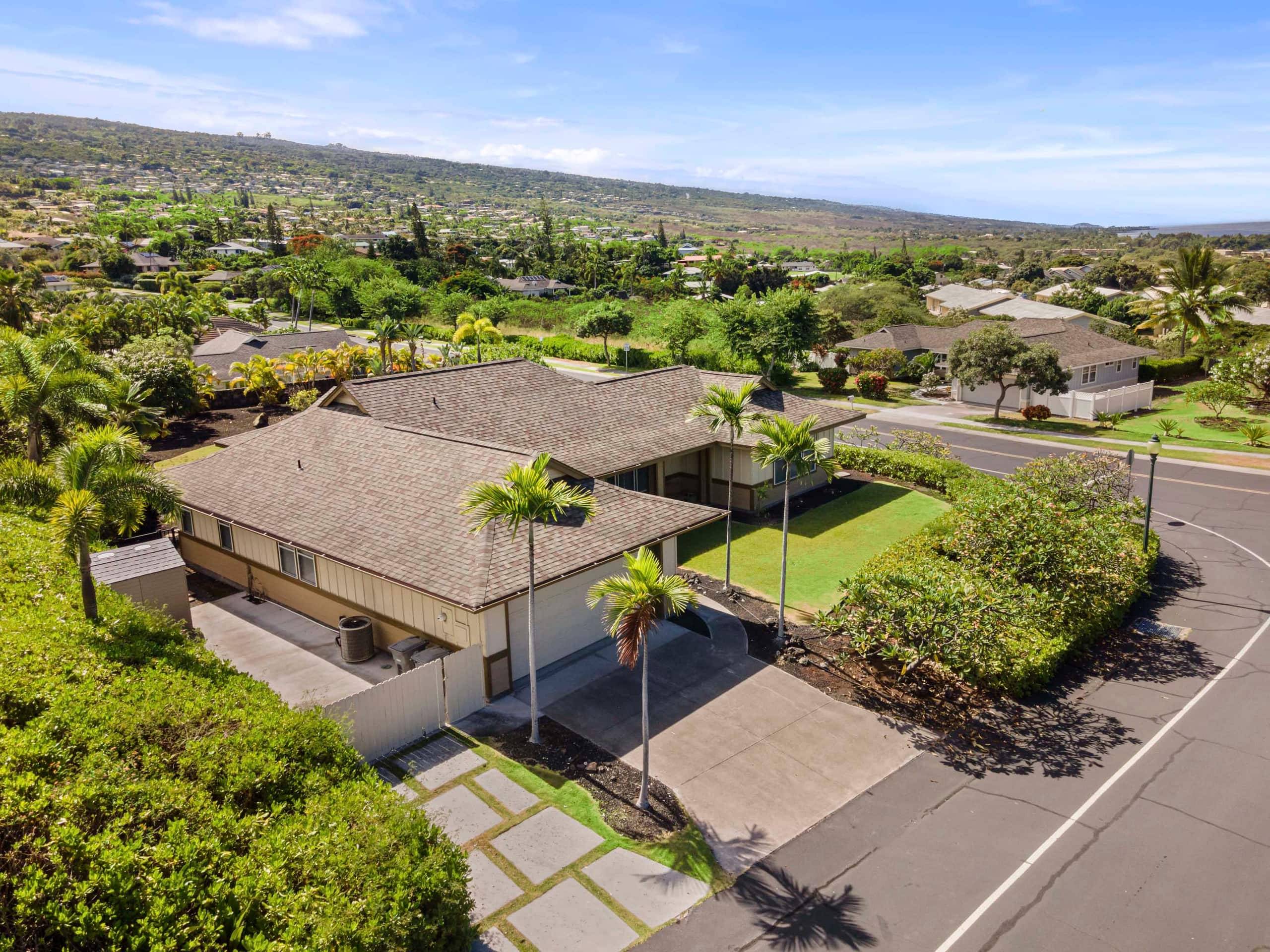 Home in Kailua-Kona · ★4.72 · 3 bedrooms · 3 beds · 2.5 baths - Image 45