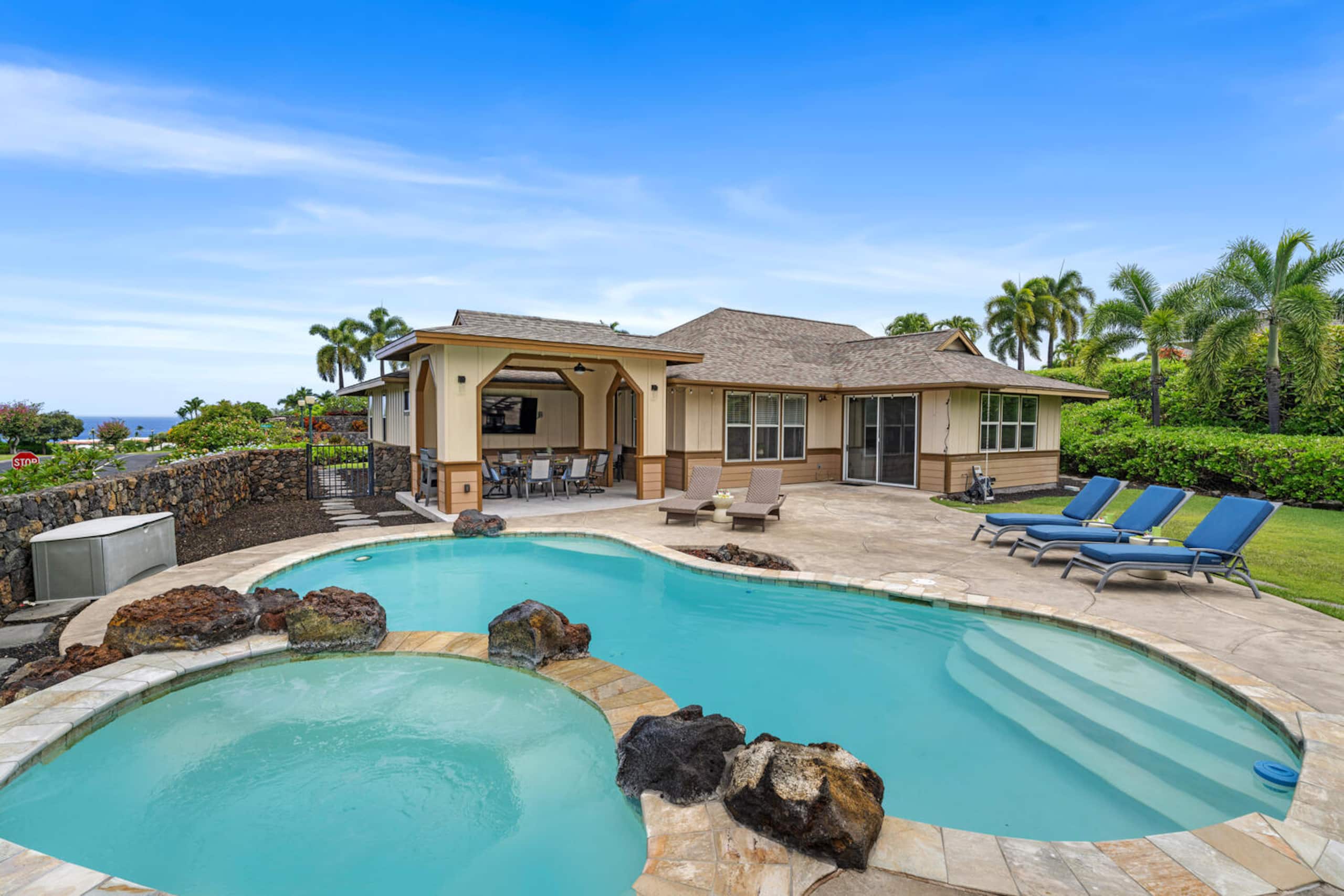 Home in Kailua-Kona · ★4.72 · 3 bedrooms · 3 beds · 2.5 baths - Image 52