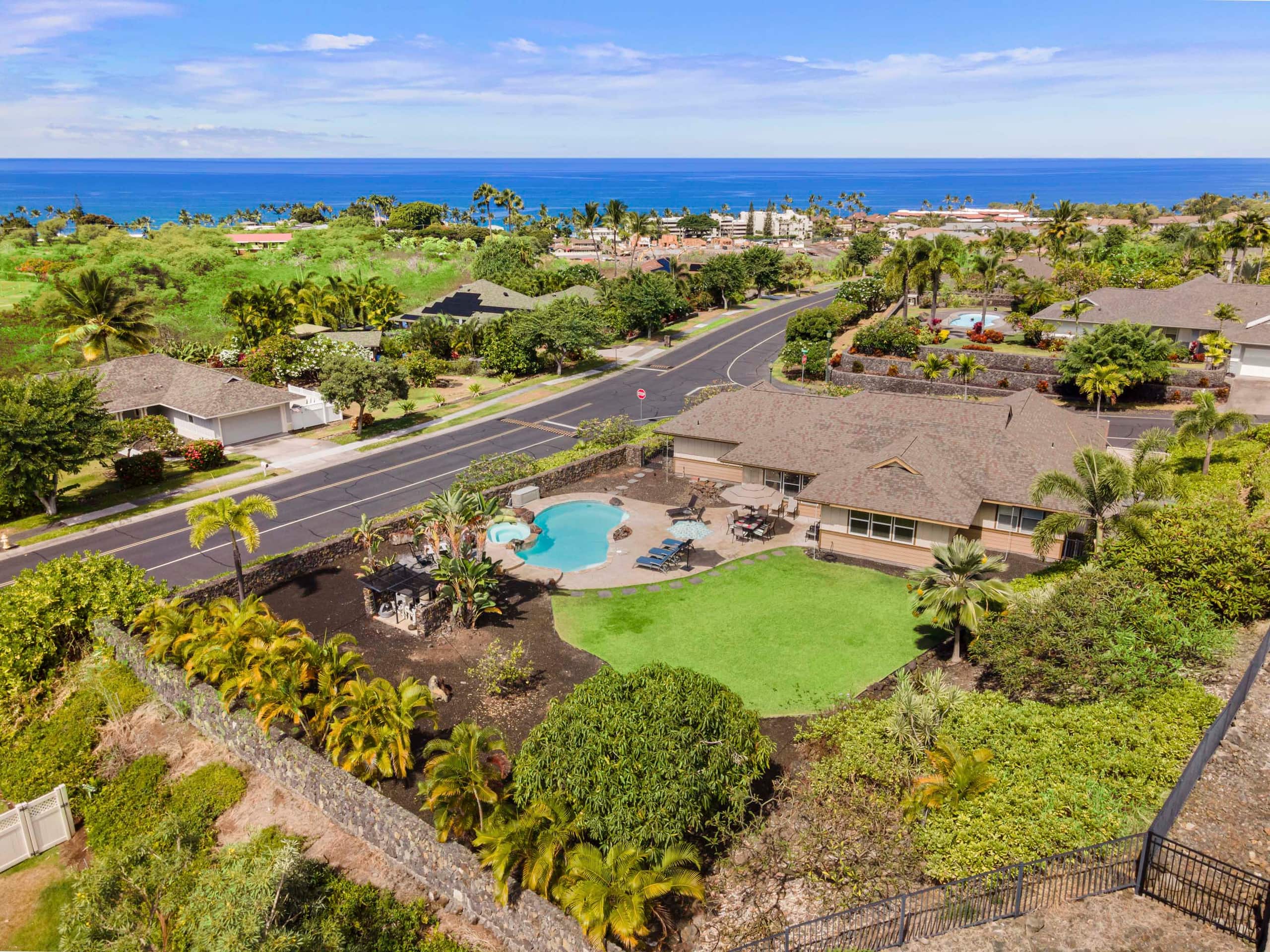 Home in Kailua-Kona · ★4.72 · 3 bedrooms · 3 beds · 2.5 baths - Image 64