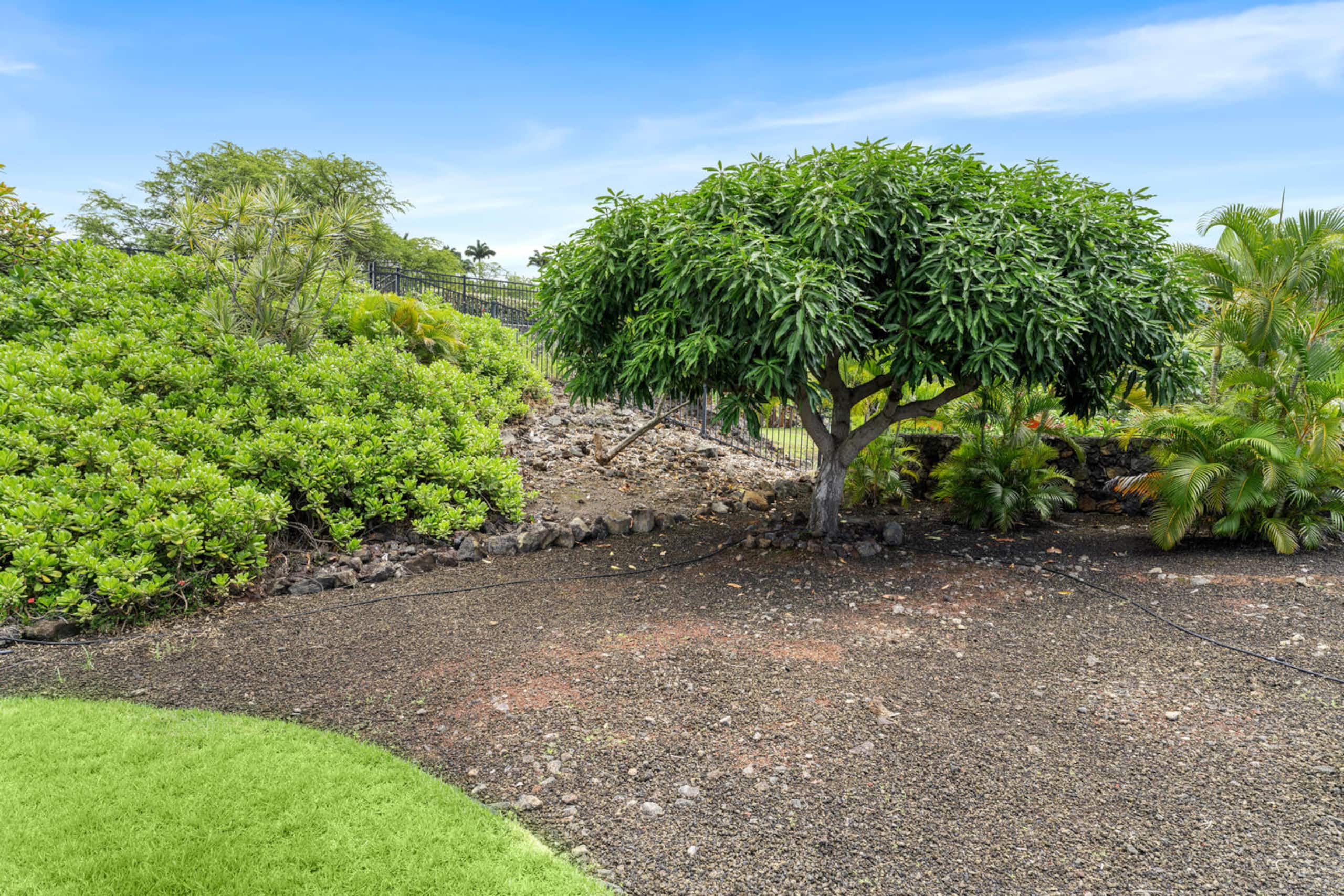 Home in Kailua-Kona · ★4.72 · 3 bedrooms · 3 beds · 2.5 baths - Image 63
