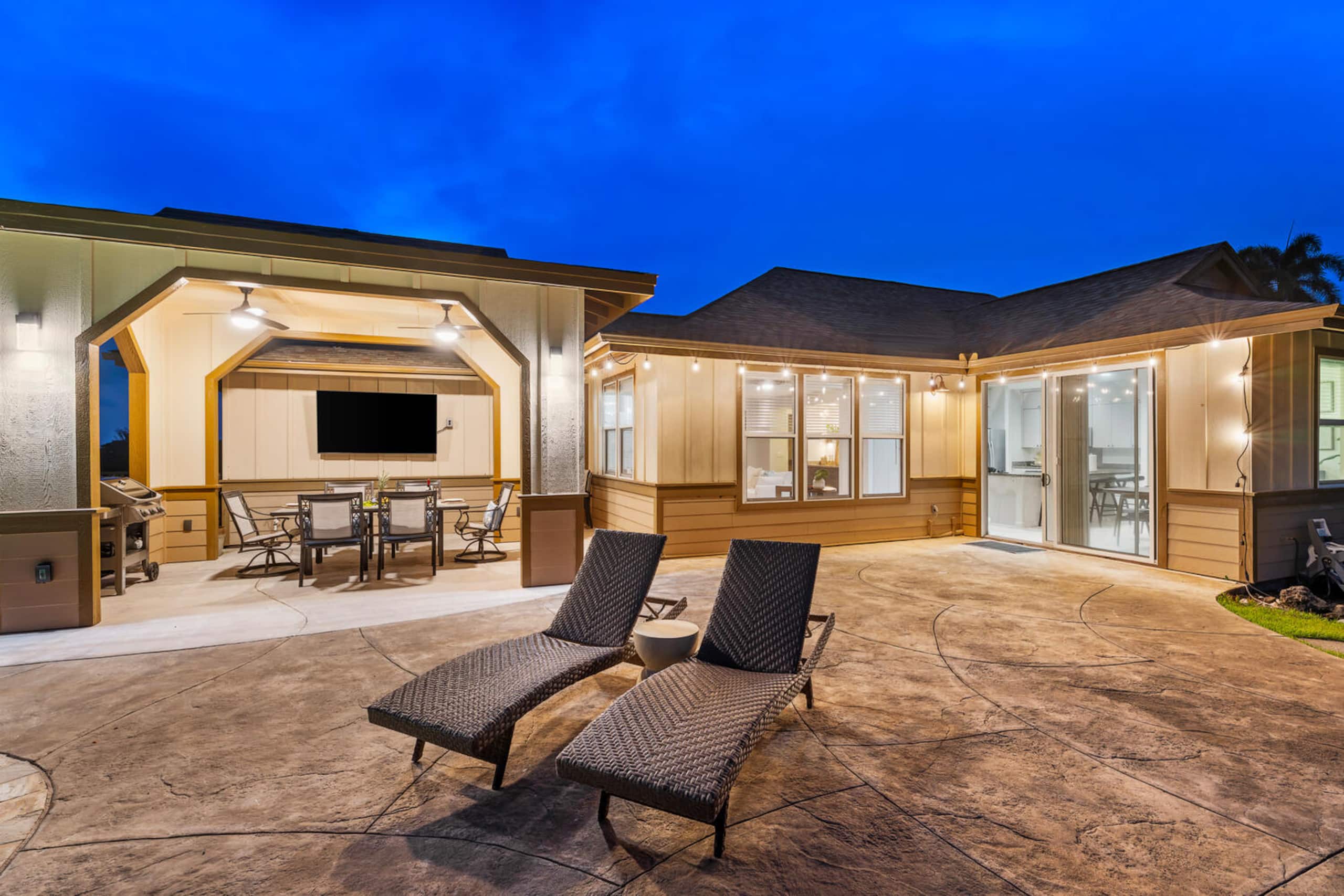 Home in Kailua-Kona · ★4.72 · 3 bedrooms · 3 beds · 2.5 baths - Image 42