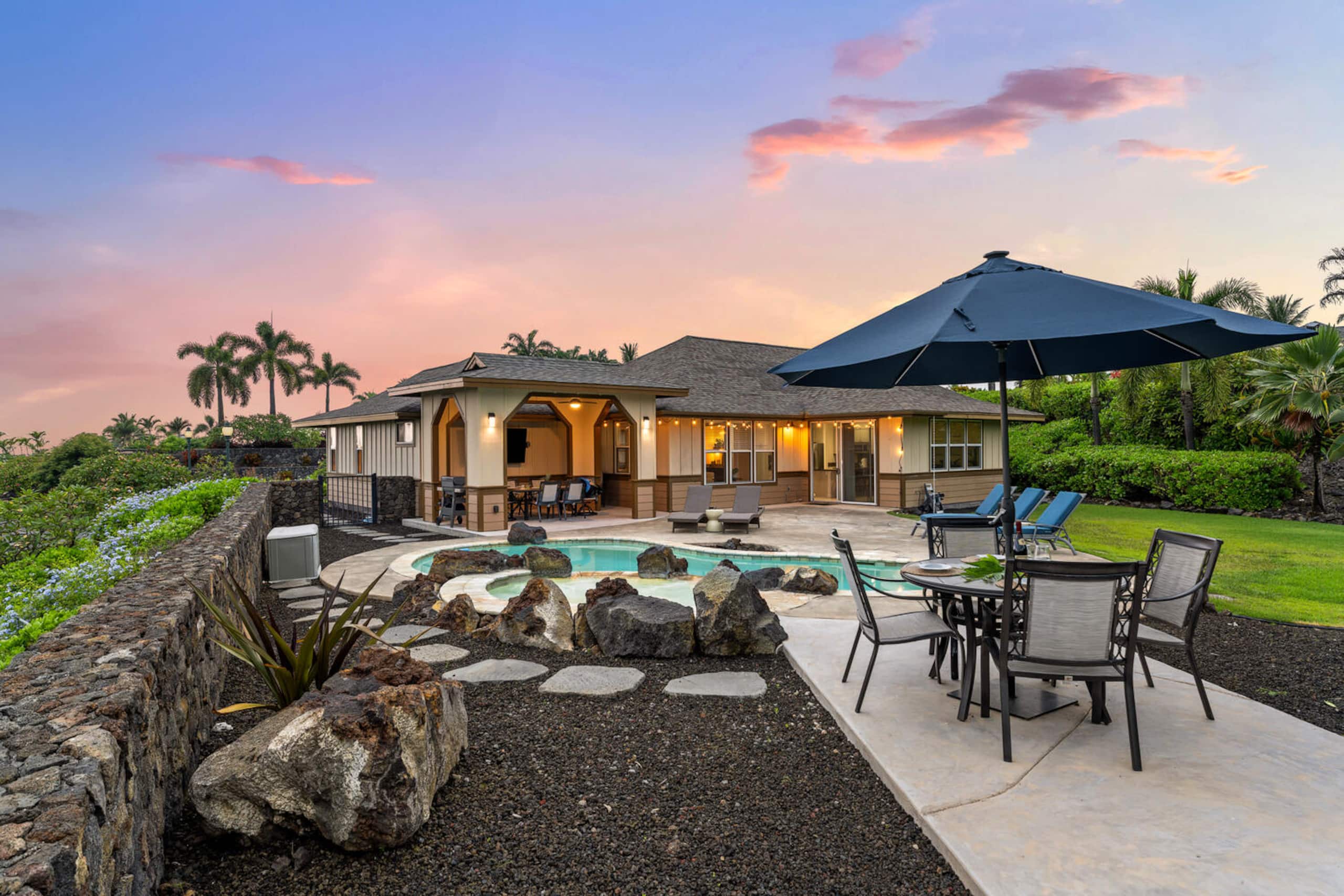 Home in Kailua-Kona · ★4.72 · 3 bedrooms · 3 beds · 2.5 baths - Image 36