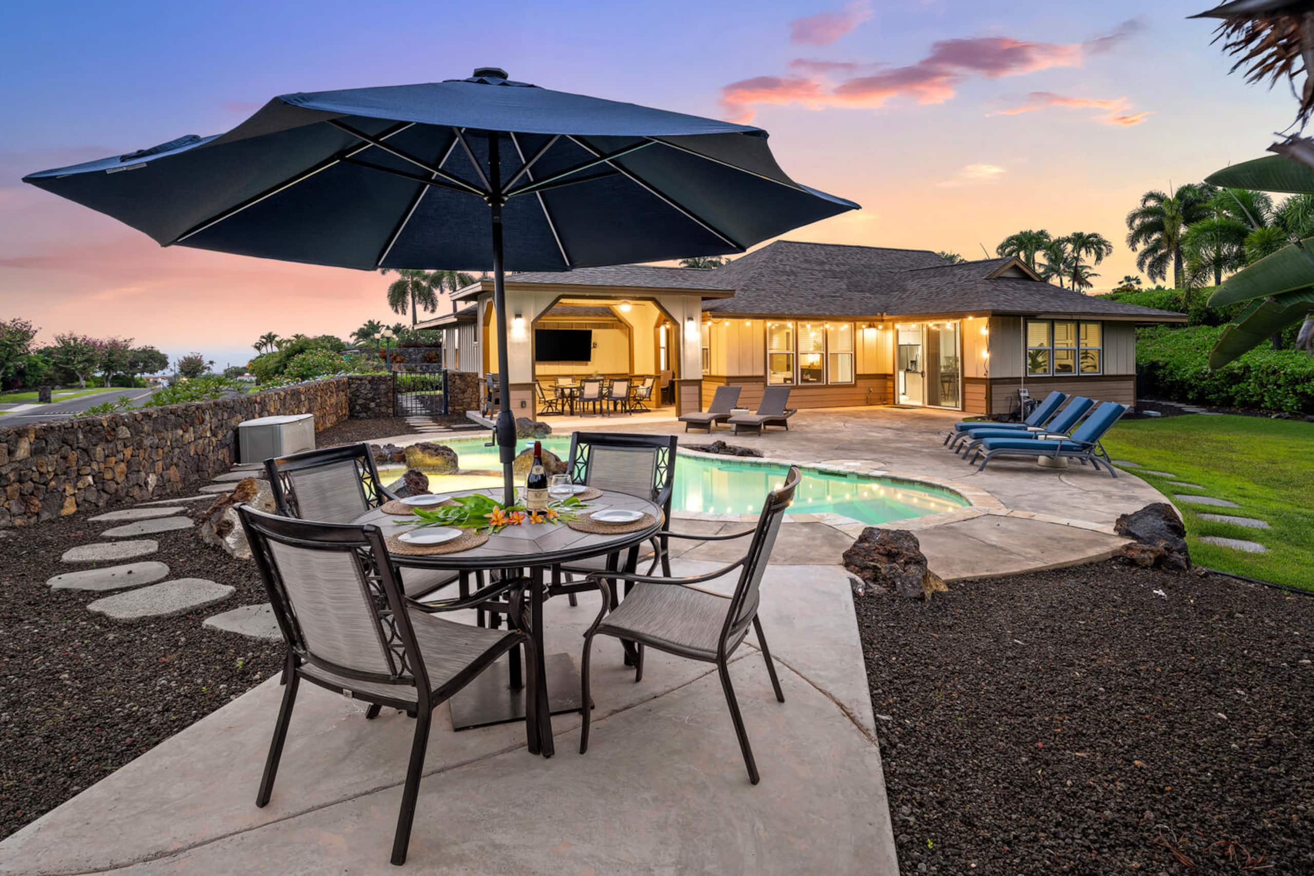 Home in Kailua-Kona · ★4.72 · 3 bedrooms · 3 beds · 2.5 baths - Image 37