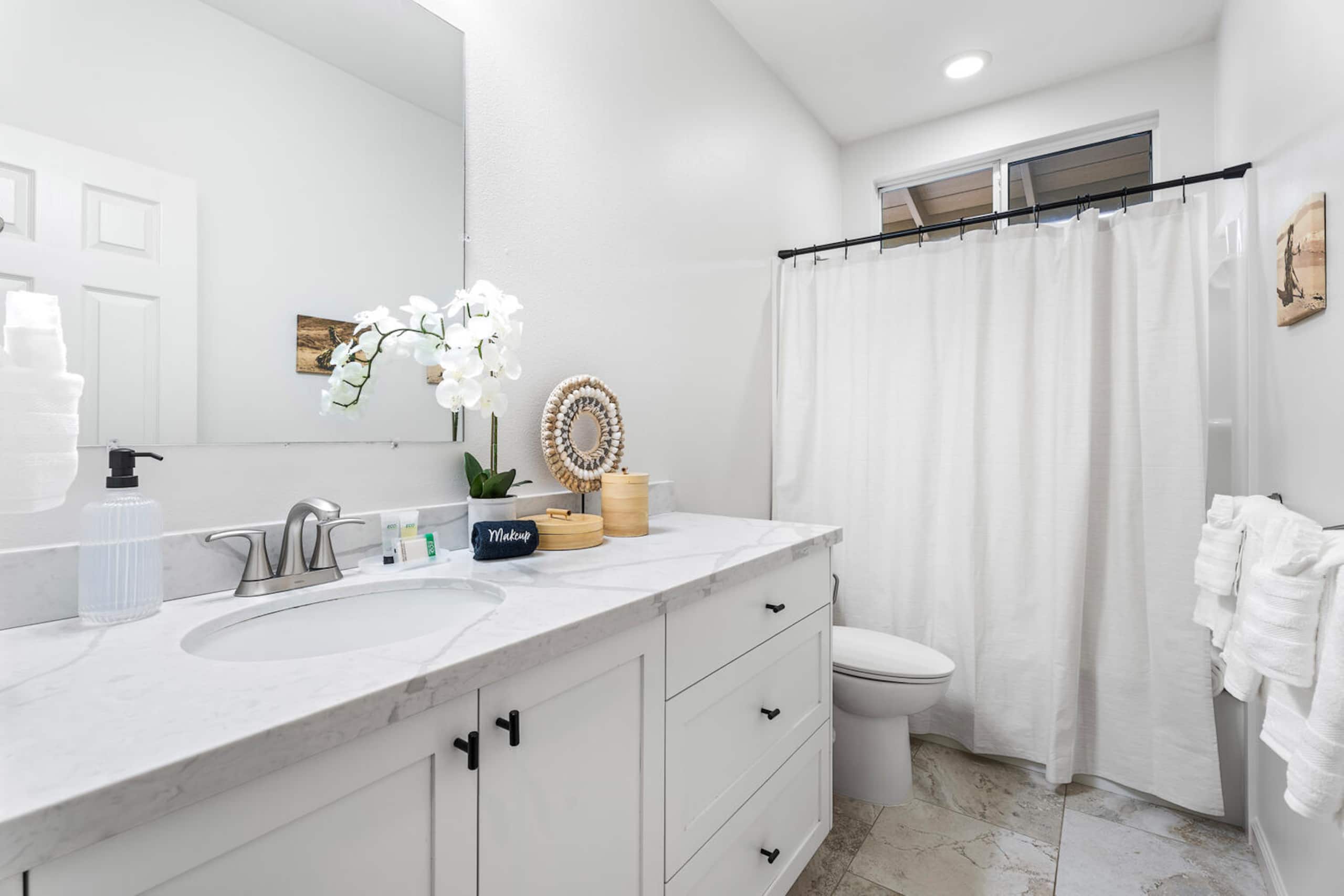 Home in Kailua-Kona · ★4.72 · 3 bedrooms · 3 beds · 2.5 baths - Image 11
