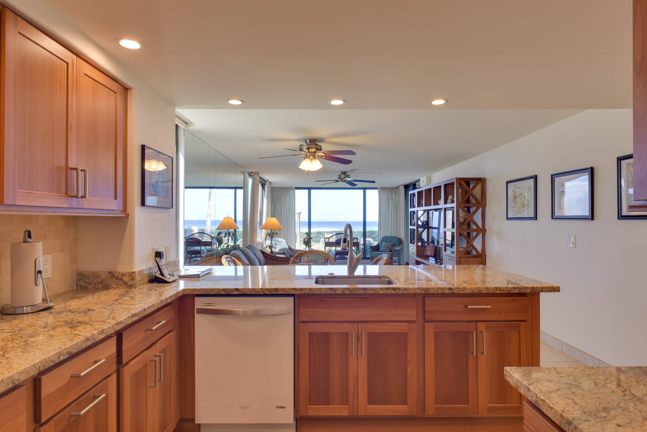 Condo in Lahaina · ★5.0 · 1 bedroom · 2 beds · 1 shared bath - Image 8