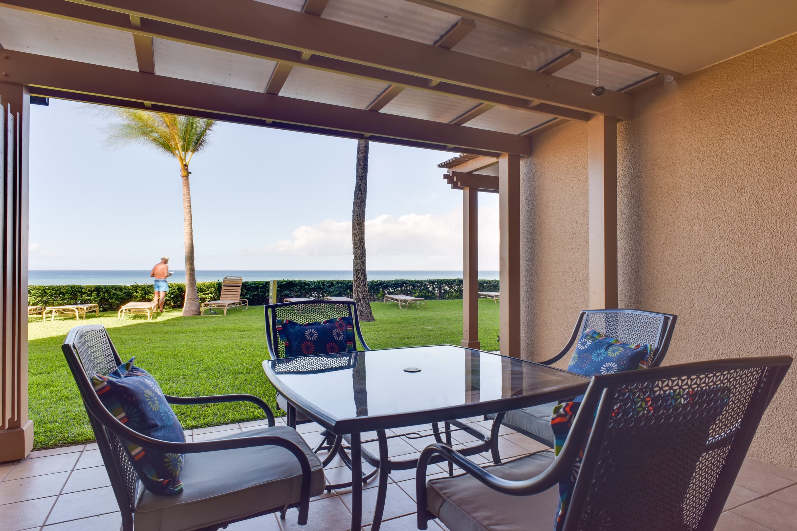 Condo in Lahaina · ★5.0 · 1 bedroom · 2 beds · 1 shared bath - Image 23