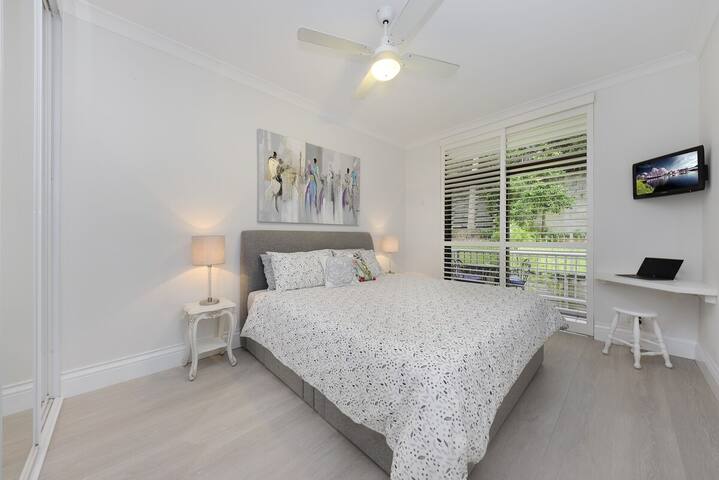 Ultimate Seaside Lifestyle in Serene Setting gallery image 5