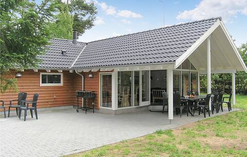 Beautiful home in Köpingsvik with kitchen