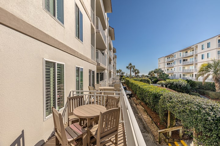 Beachfront Condominium With Courtyard View! - Brunswick, GA