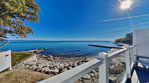 Stunning Lakefront Condo - 4 BR, 2 BA, Full Kitche