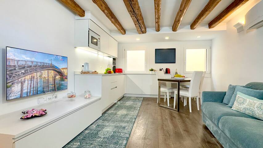 Evelina (Venice Historical Centre)