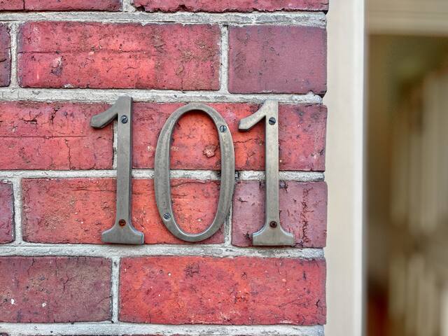 A Grand Victorian Home in Historic Battery Point gallery image 2