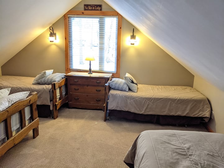 شقة علوية مغلقة تتسع لـ 4 أشخاص