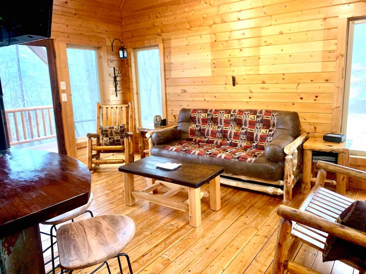 Sleeping for two extra guests on the lovely log futon.