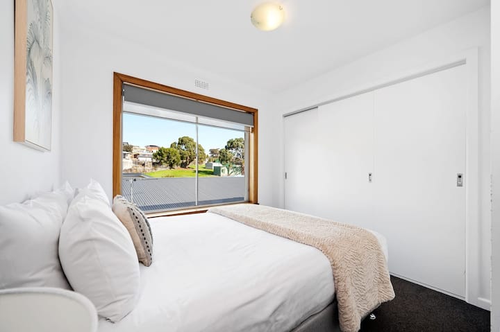 Bedroom 2 with Queen size bed