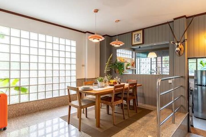 TANA CASA 12 Large Sathorn Townhome 6BR w/ Parking gallery image 2