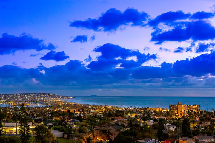 Mermaid House, views and spa in La Jolla Heights.
