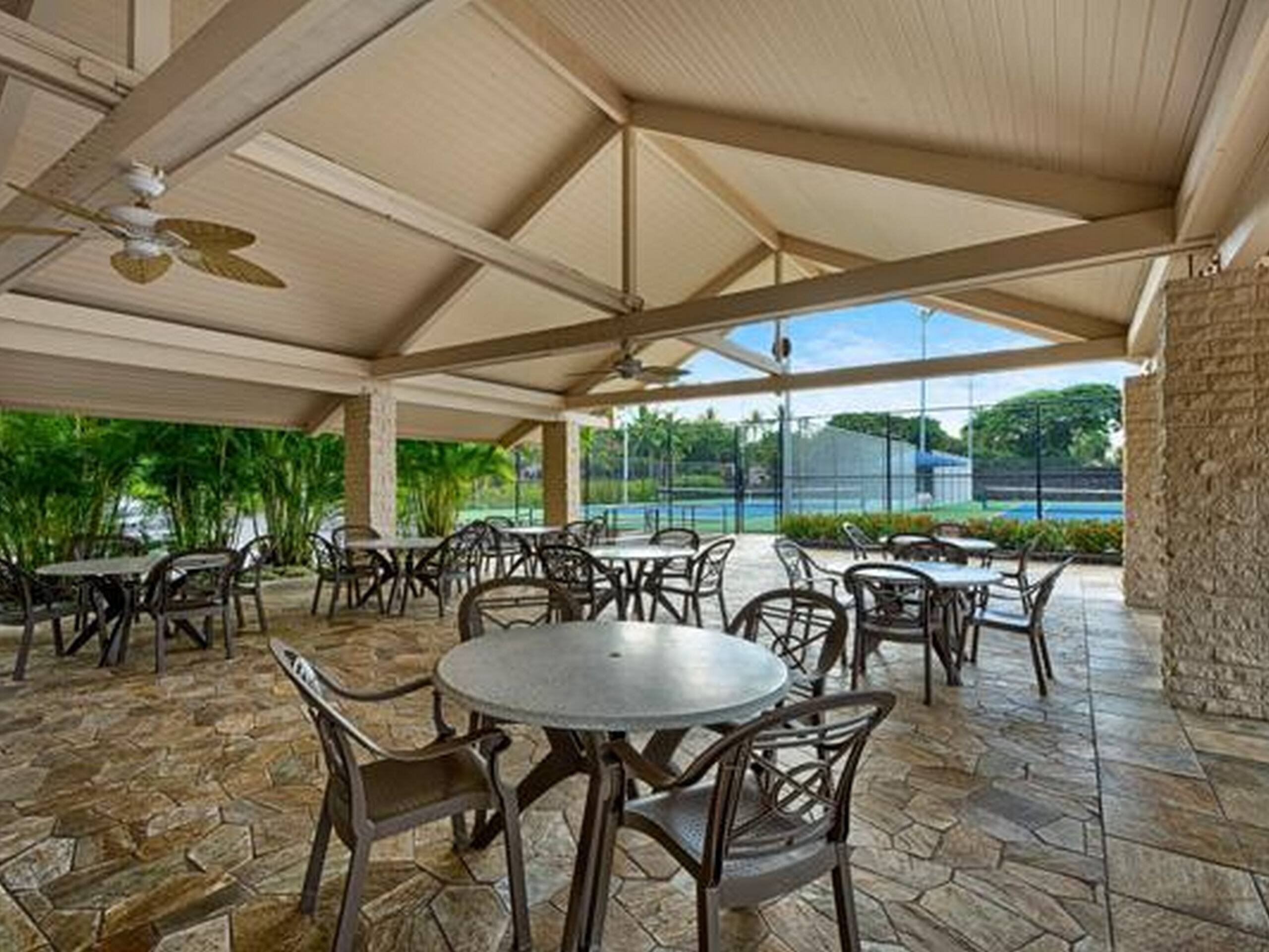 Condo in Kailua-Kona · ★4.57 · 2 bedrooms · 2 beds · 2 baths - Image 25