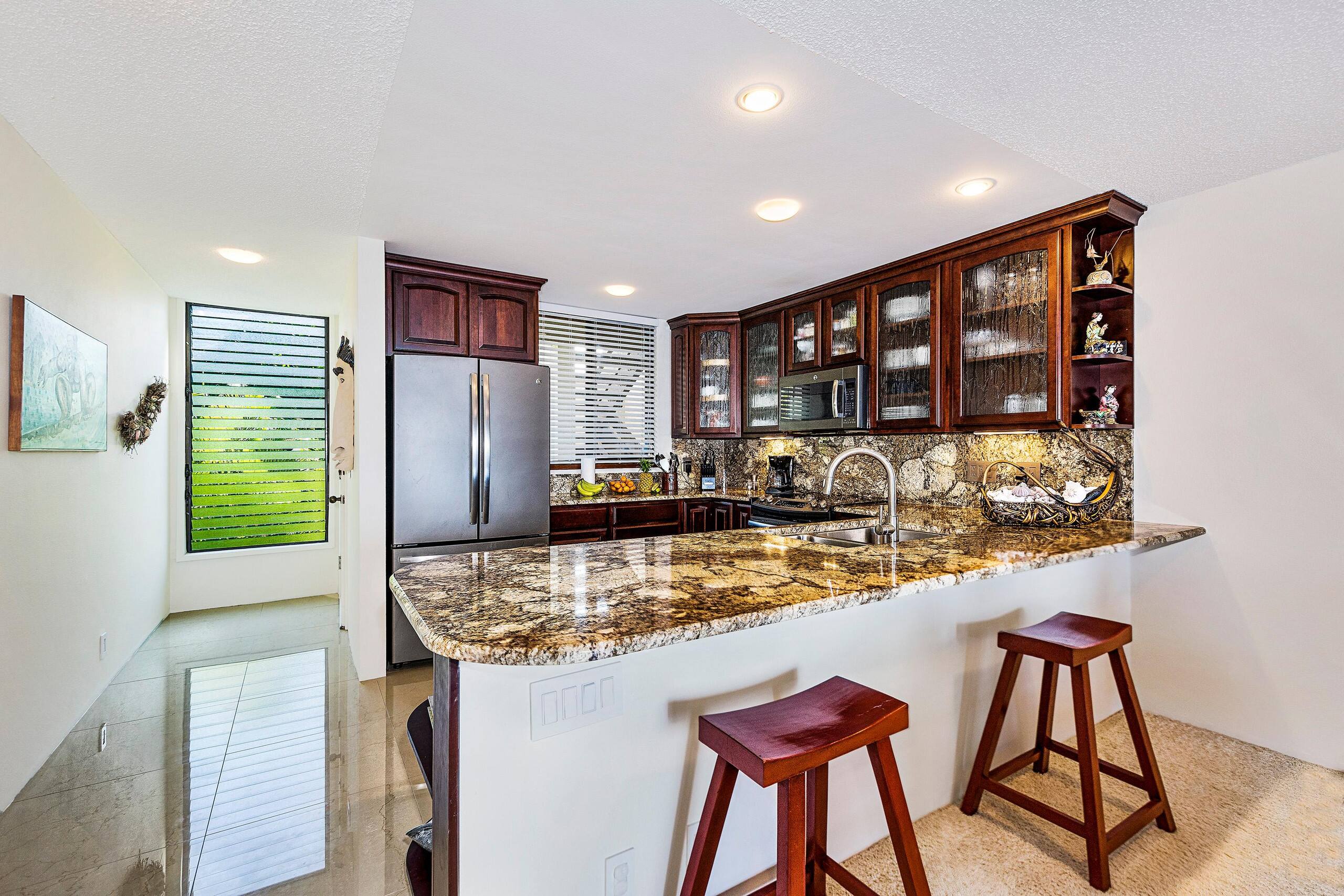 Condo in Kailua-Kona · ★4.57 · 2 bedrooms · 2 beds · 2 baths - Image 12