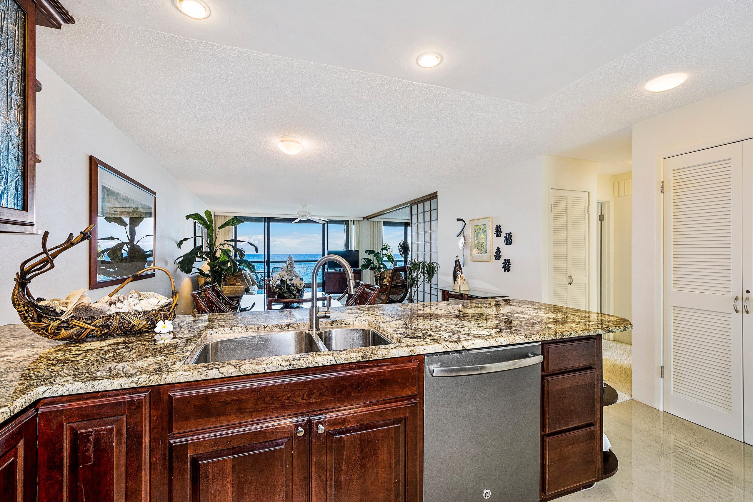Condo in Kailua-Kona · ★4.57 · 2 bedrooms · 2 beds · 2 baths - Image 15