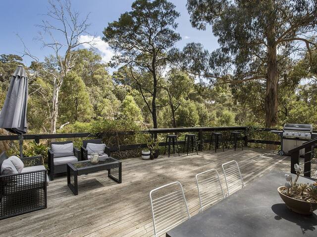 Tree House In Mount Martha gallery image 2
