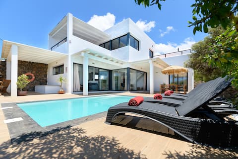 Airbnb con mejor rendimiento: Casa Sur, Sea Views from Conil Lanzarote with heat en Tías