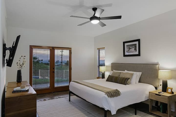 Krevat i madh dopio "King", televizor inteligjent, hyrje në oborr