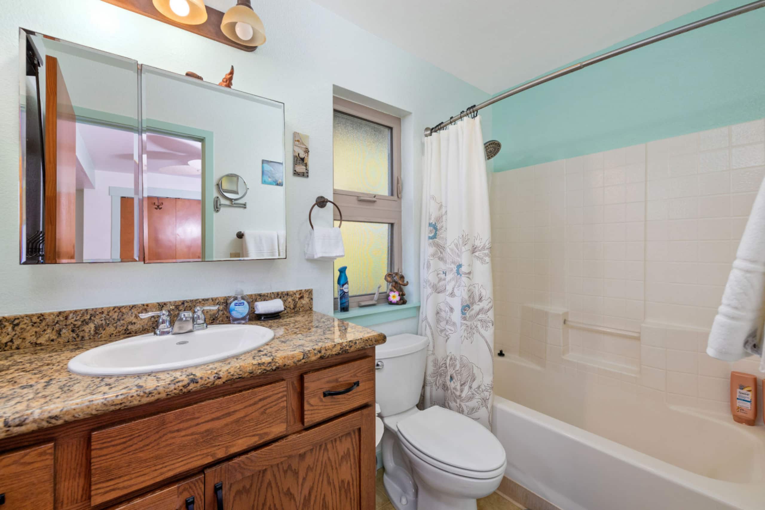 Home in Kailua-Kona · ★4.84 · 3 bedrooms · 3 beds · 2.5 baths - Image 15