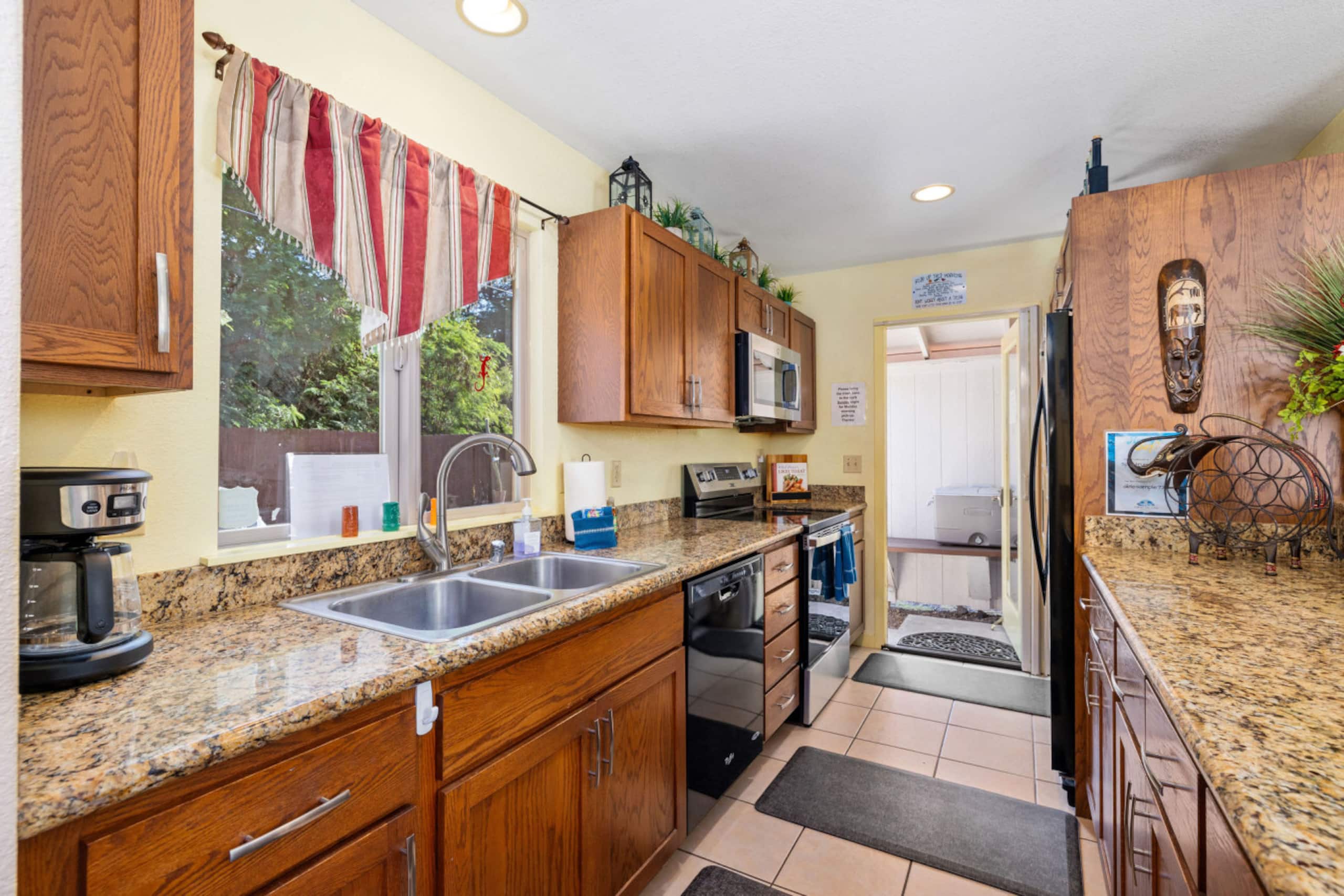 Home in Kailua-Kona · ★4.84 · 3 bedrooms · 3 beds · 2.5 baths - Image 4