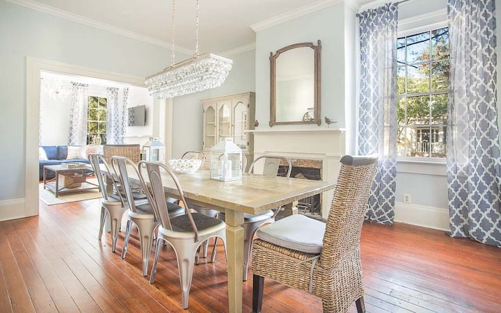 Chic Townhome For Entire Family By Lucky Savannah - Savannah, GA