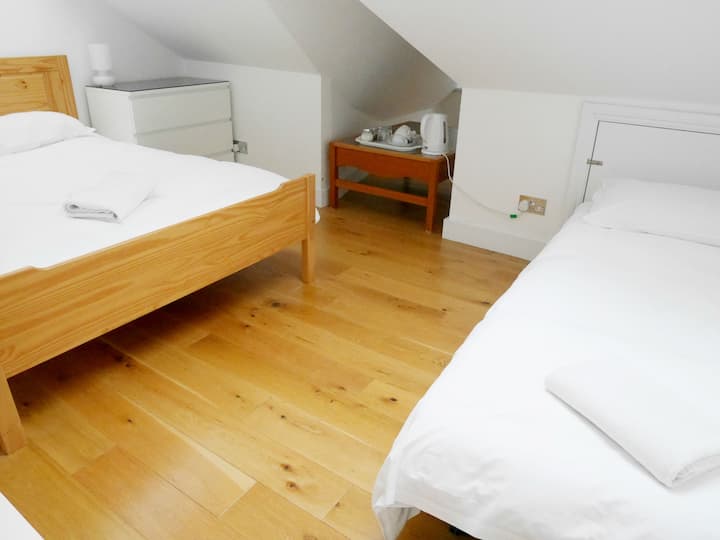 Studio-supérieure-sdb Privée-vue Sur Jardin-1&4 Se - Twickenham