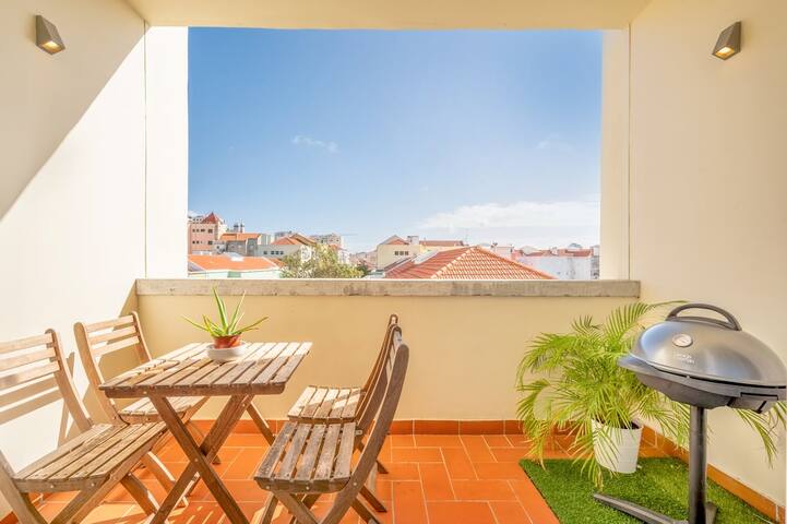 •« Come Home to Calm in Lisbon’s Center »• gallery image 2
