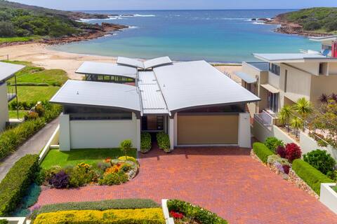Sails on the Beachfront is the ultimate contempora