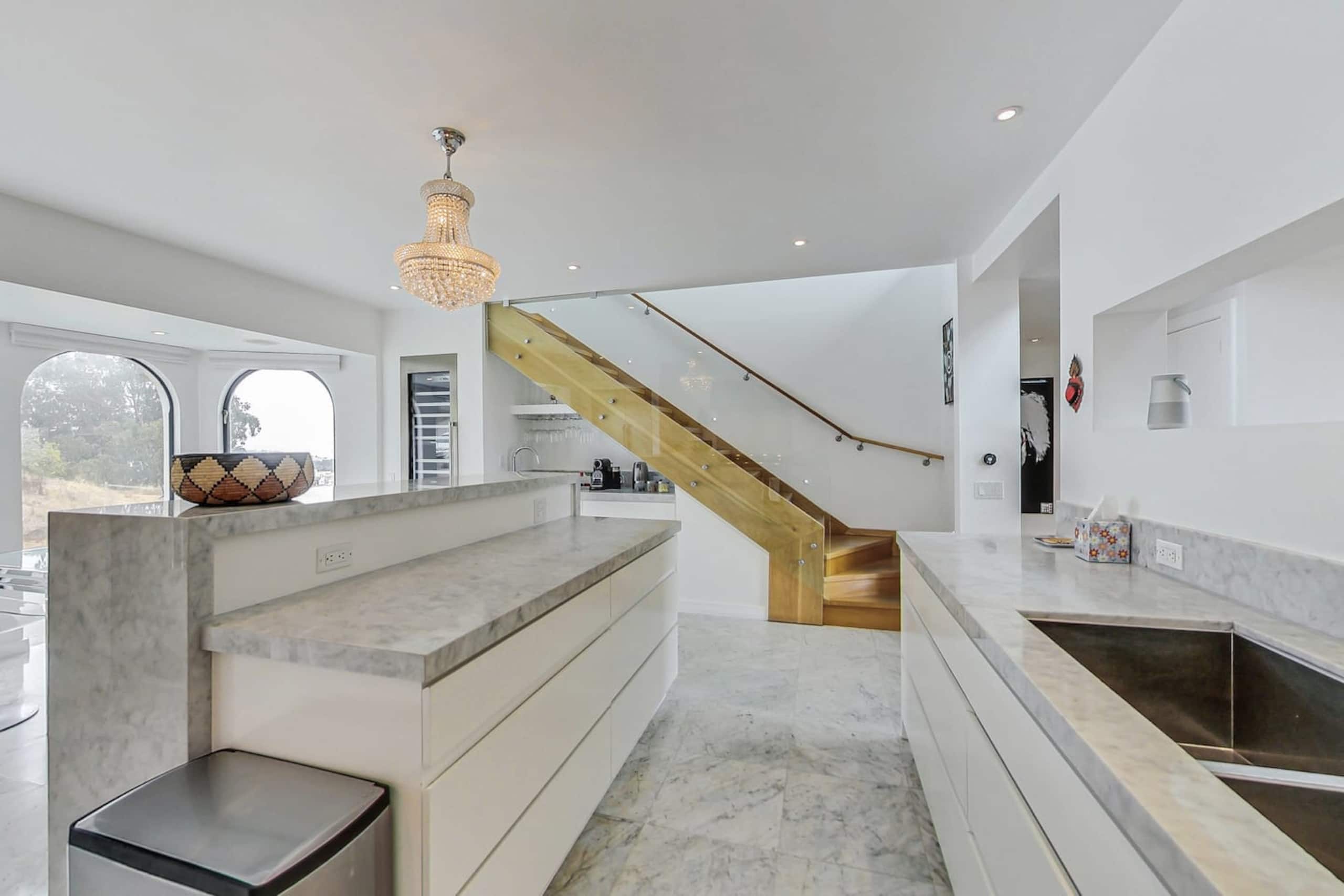Home in San Francisco · ★4.88 · 3 bedrooms · 3 beds · 2.5 baths - Image 24