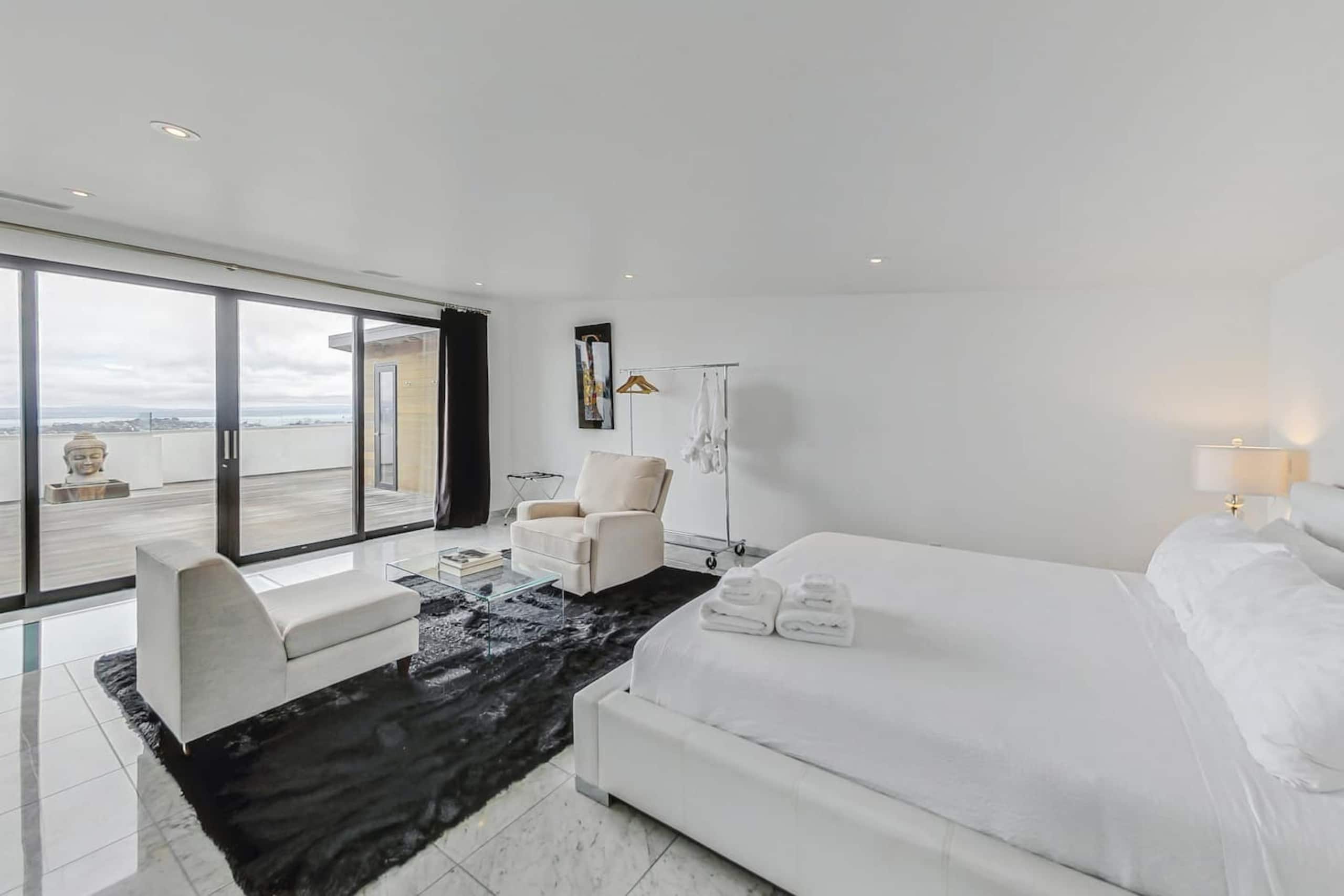Home in San Francisco · ★4.88 · 3 bedrooms · 3 beds · 2.5 baths - Image 52