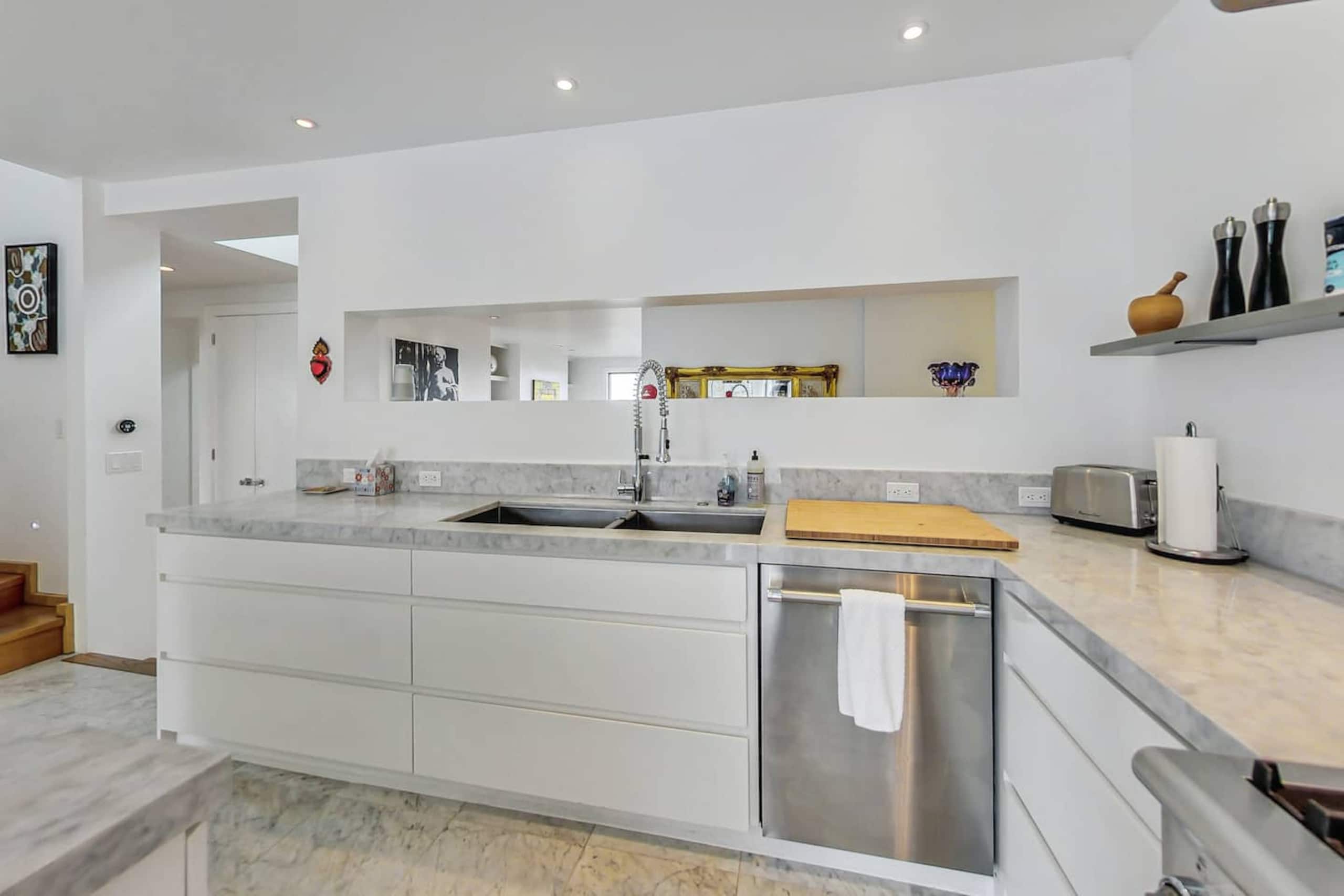 Home in San Francisco · ★4.88 · 3 bedrooms · 3 beds · 2.5 baths - Image 23