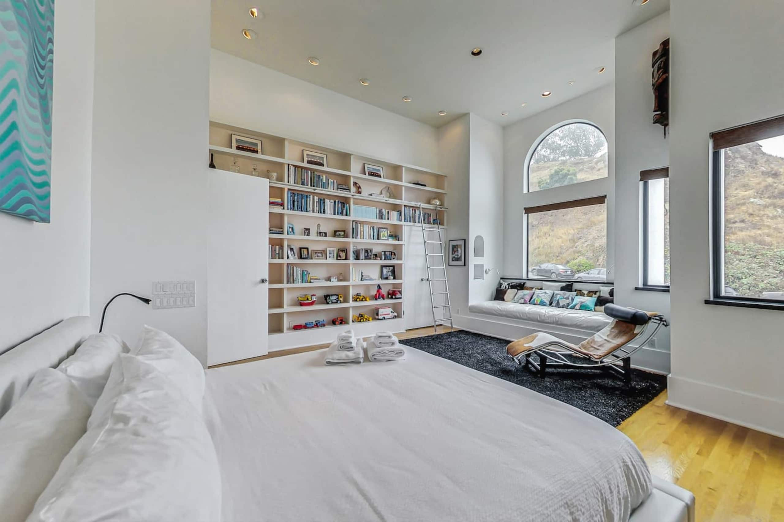Home in San Francisco · ★4.88 · 3 bedrooms · 3 beds · 2.5 baths - Image 36