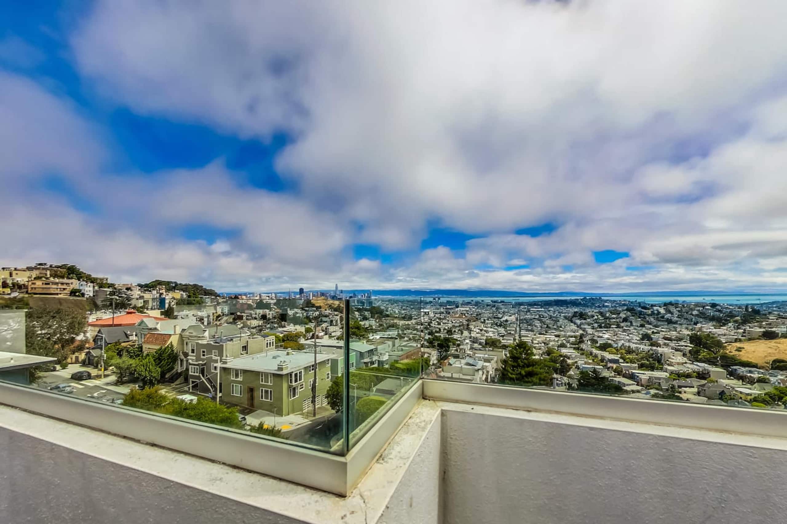 Home in San Francisco · ★4.88 · 3 bedrooms · 3 beds · 2.5 baths - Image 61