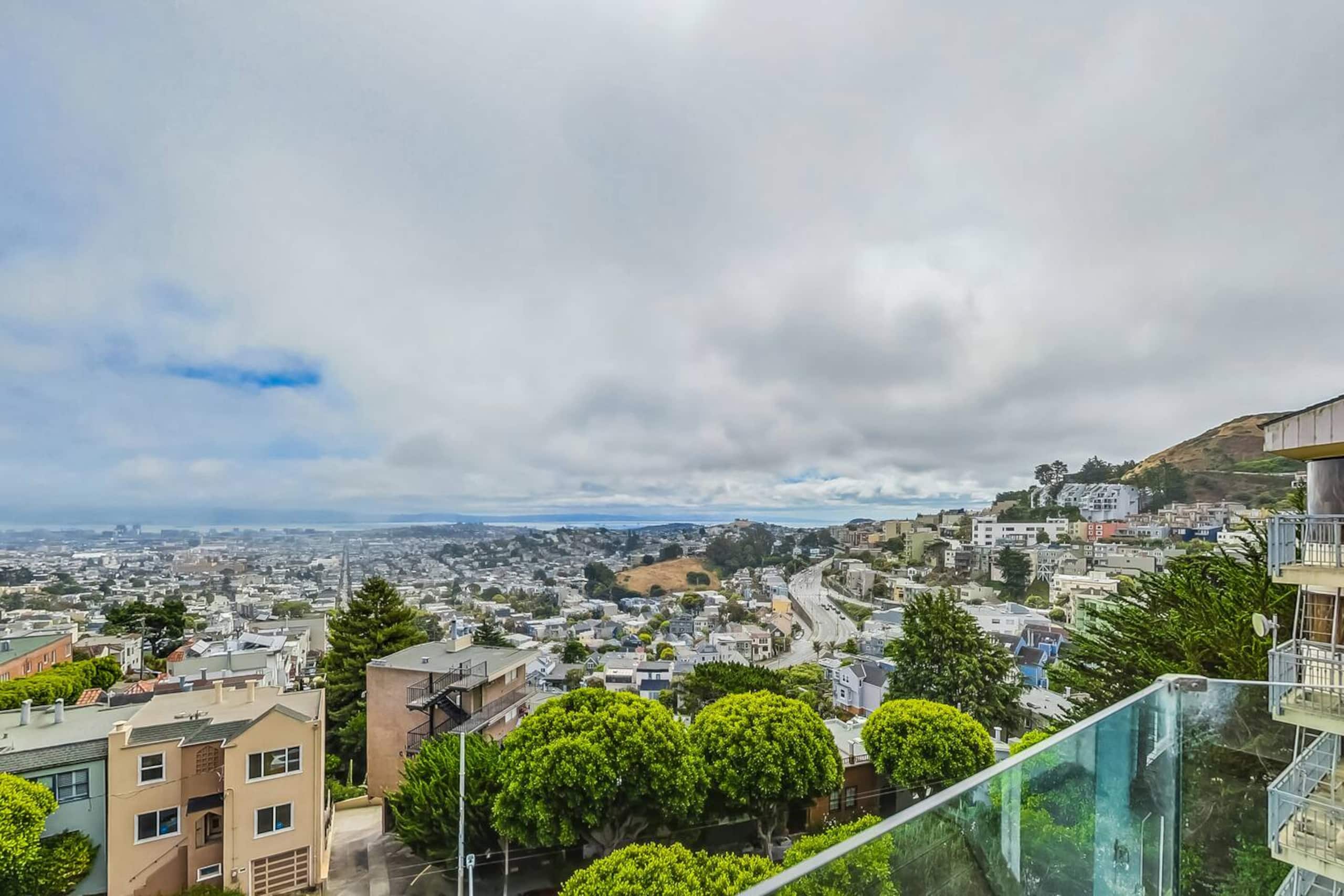 Home in San Francisco · ★4.88 · 3 bedrooms · 3 beds · 2.5 baths - Image 47