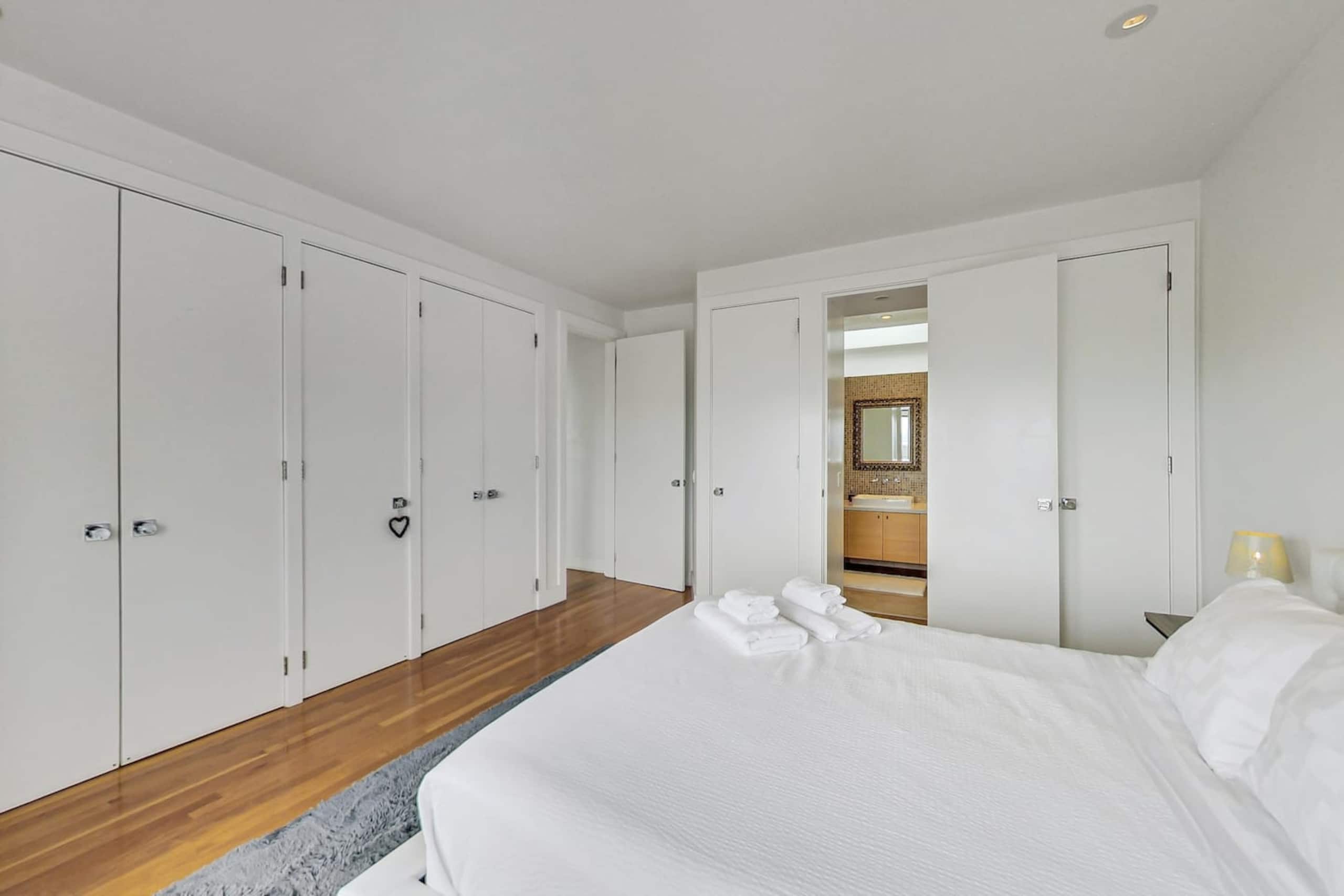 Home in San Francisco · ★4.88 · 3 bedrooms · 3 beds · 2.5 baths - Image 30