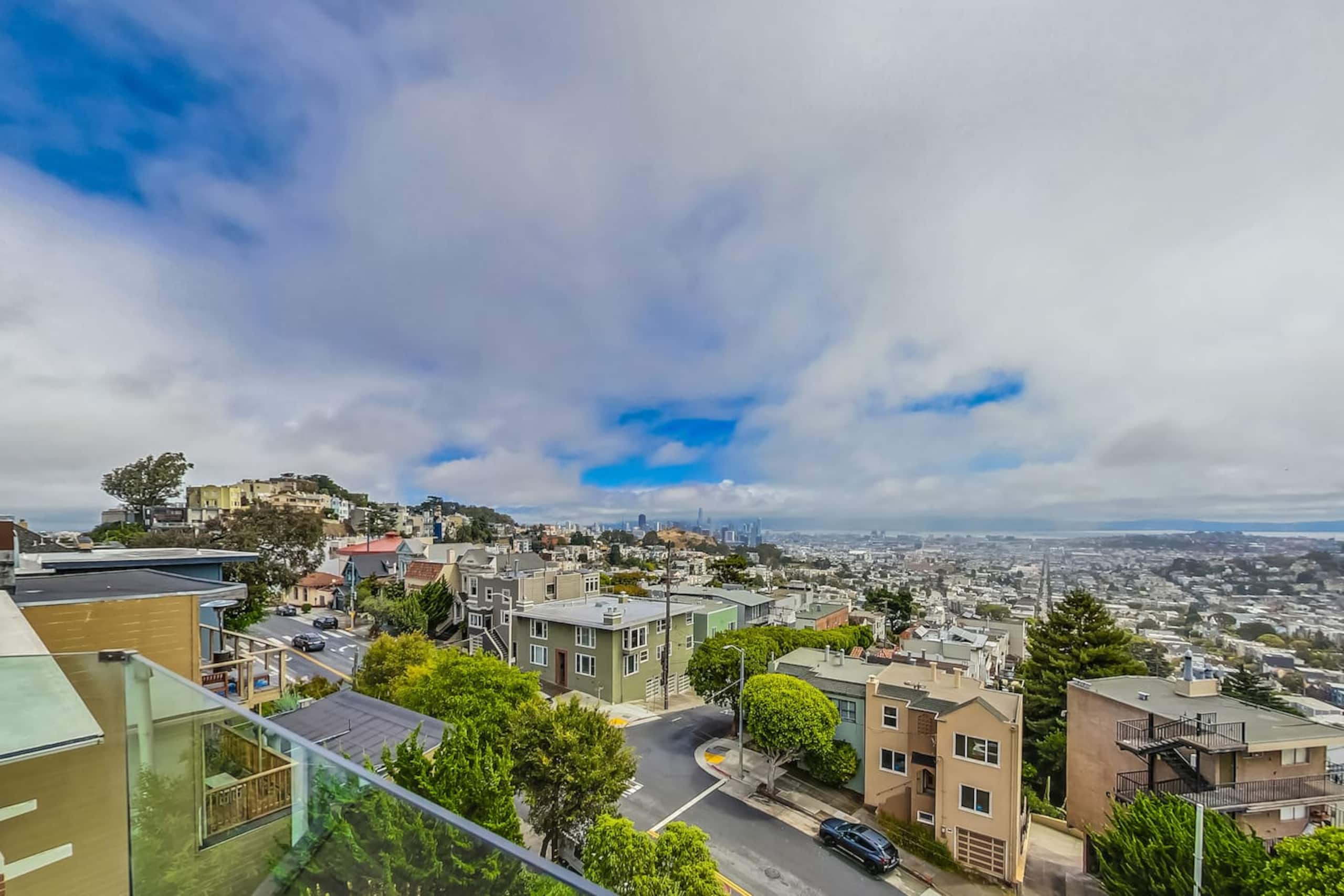 Home in San Francisco · ★4.88 · 3 bedrooms · 3 beds · 2.5 baths - Image 49