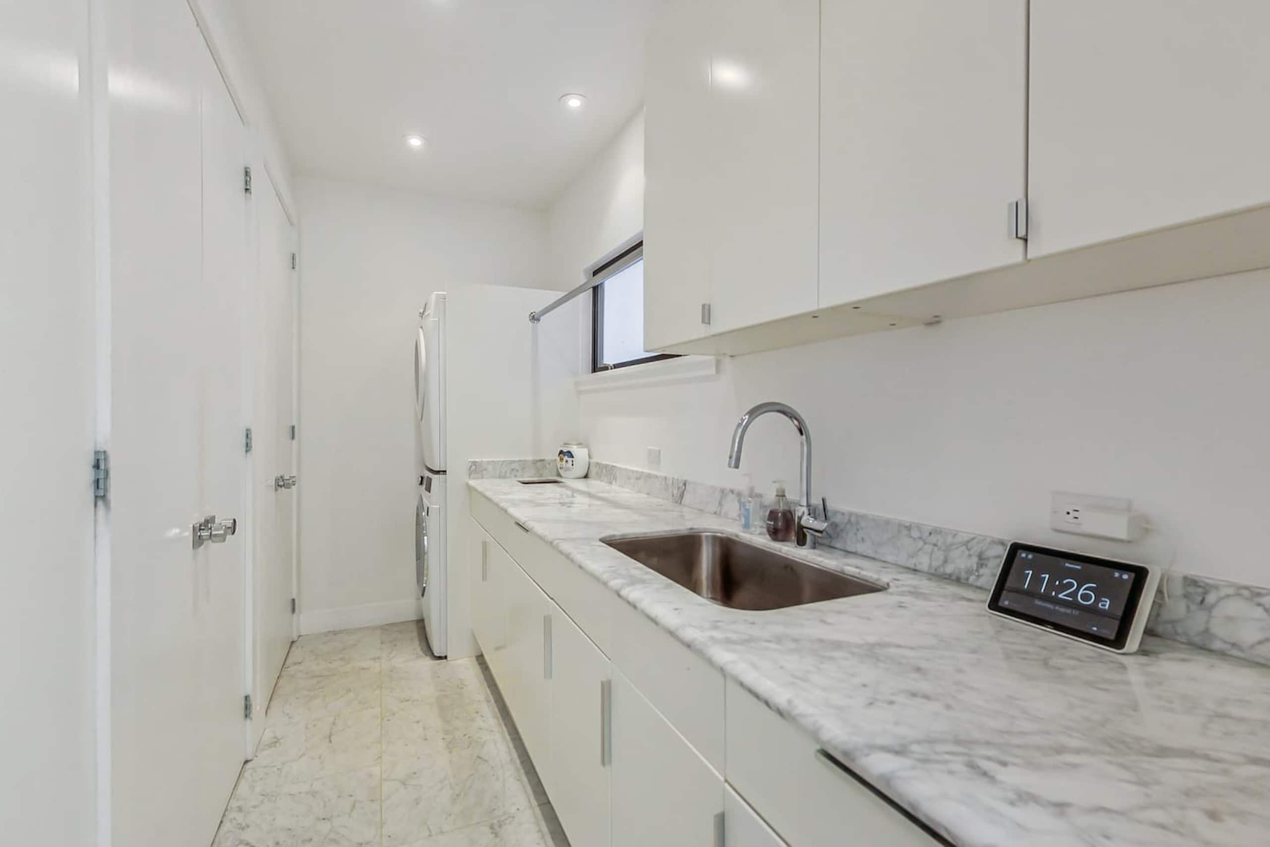 Home in San Francisco · ★4.88 · 3 bedrooms · 3 beds · 2.5 baths - Image 40