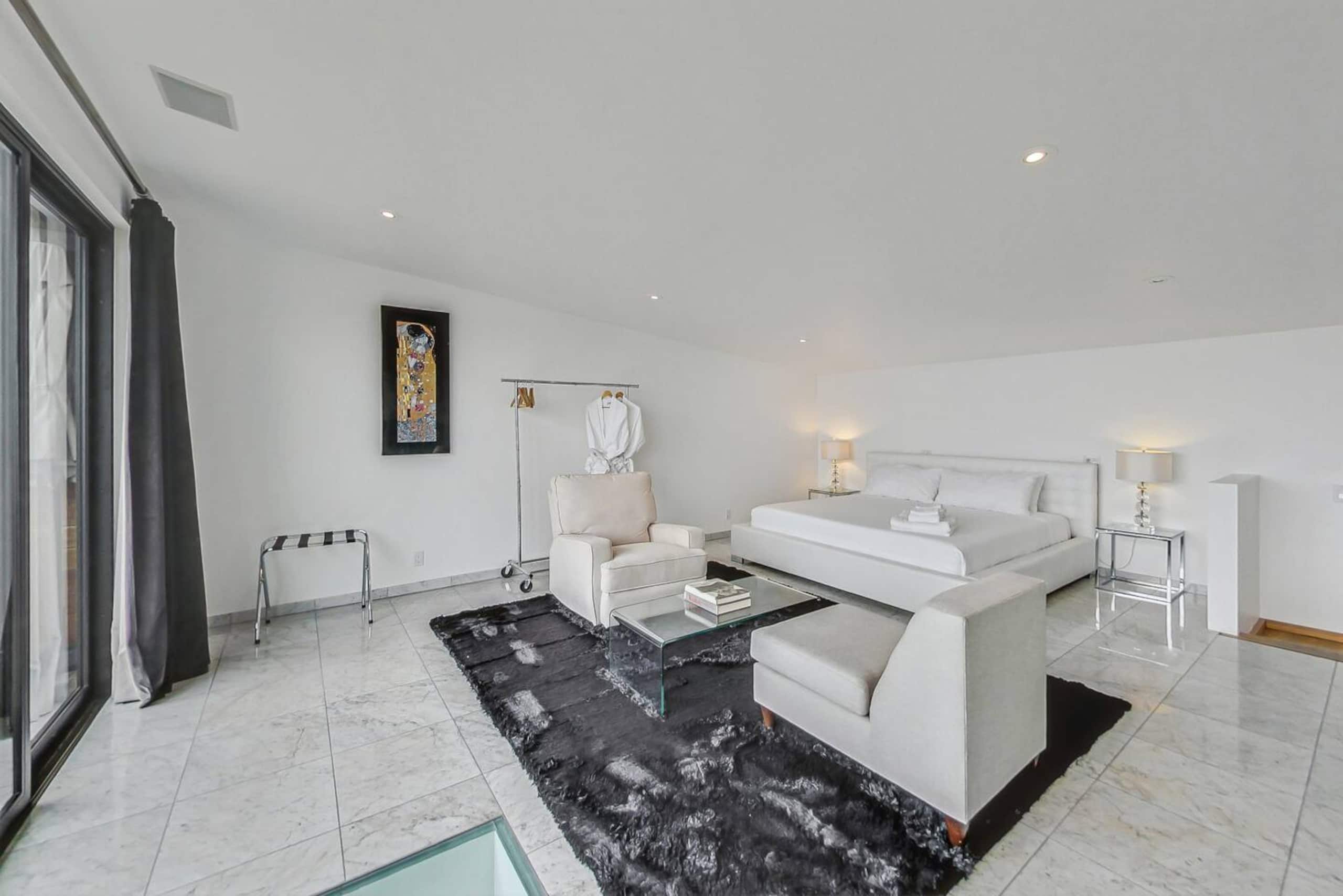Home in San Francisco · ★4.88 · 3 bedrooms · 3 beds · 2.5 baths - Image 51