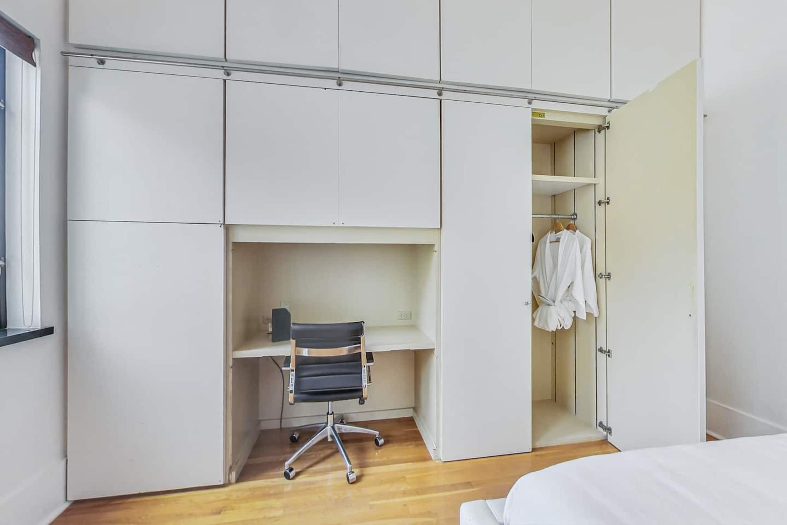 Home in San Francisco · ★4.88 · 3 bedrooms · 3 beds · 2.5 baths - Image 38
