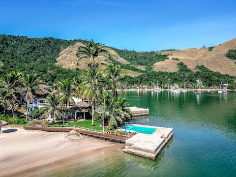 House for rent in Angra dos Reis with seaside pool